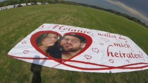 Fallschirmspringen Heiratsantrag Verlobung Fallschirmsprung Überraschung Vorbereitung
