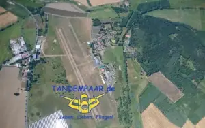 Klatovy Fallschirmspringen Tandemsprung Klattau Flugplatz Tandemspringen Luftaufnahme Anfahrt