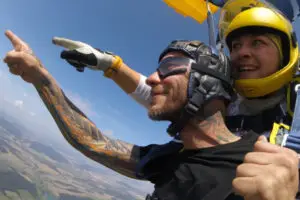 tandem skydive lower austria fromberg pink boogie voucher gift card present skydiving 4300m altitude action